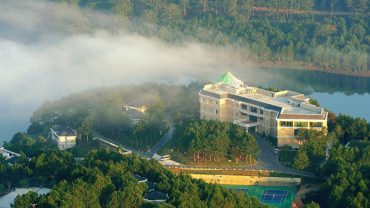 Trọn gói 3N2Đ + vé máy bay khứ hồi tại DaLat Edensee Lake Resort & Spa giá chỉ từ 2,950,000đ/người
