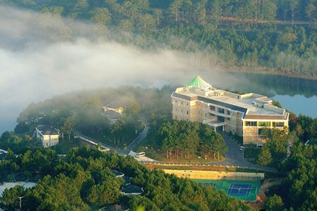 Trọn gói 3N2Đ + vé máy bay khứ hồi tại DaLat Edensee Lake Resort & Spa giá chỉ từ 2,950,000đ/người